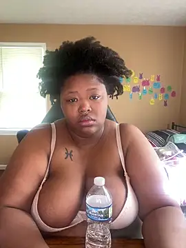Chocolatebunnyxx96 online show from May 6, 2026, 3:16 pm