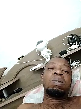 Negaomalinha1 online show from April 19, 2026, 9:43 am