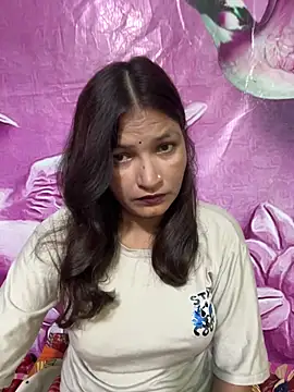Snapshot of Priyaa_1433 chatting on August 5, 2026, 6:24 pm Priyaa 1433 online show from August 5, 2026, 6:24 pm