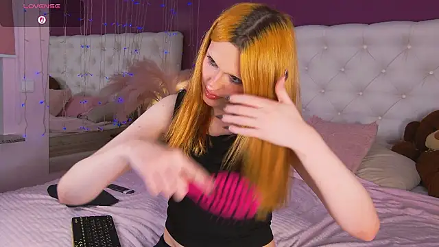 LunaBl1ss online show from March 28, 2026, 3:13 pm