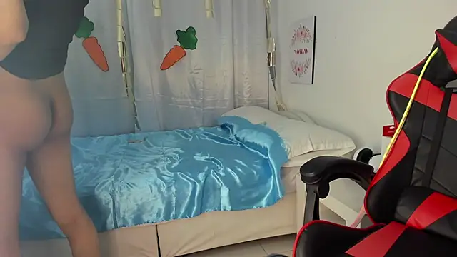 julian xx online show from April 8, 2026, 7:04 pm