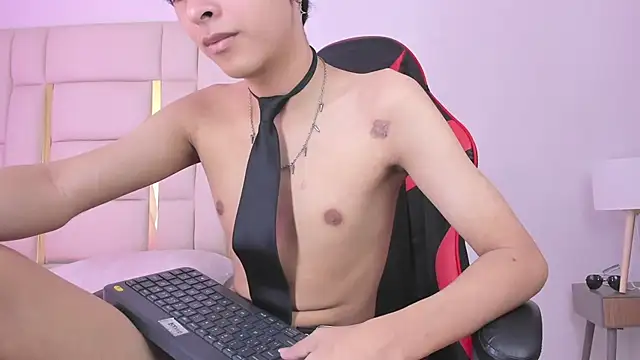 Snapshot of julian_xx chatting on June 22, 2026, 7:33 pm julian xx online show from June 22, 2026, 7:33 pm