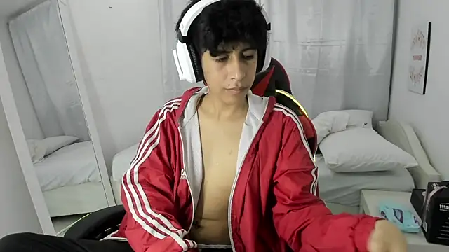 julian xx online show from March 13, 2026, 7:19 pm