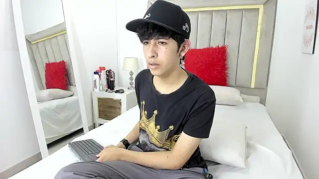 julian xx online show from January 9, 2026, 7:10 pm