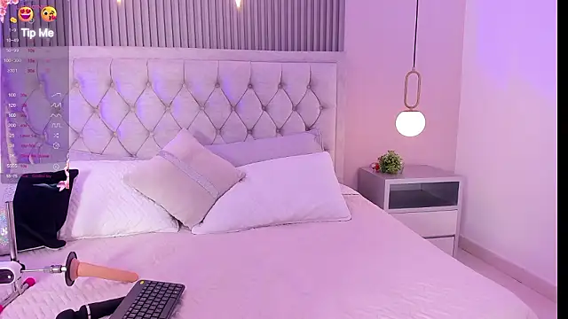 Mia dolls18 online show from February 25, 2026, 3:18 am