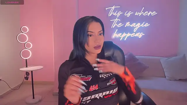 Snapshot of KayraLanne chatting on January 18, 2026, 3:32 am KayraLanne online show from January 18, 2026, 3:32 am