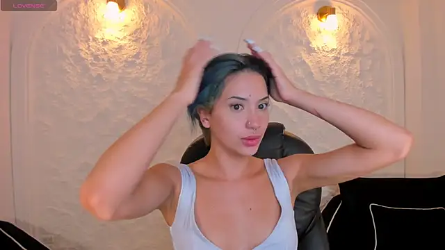 Snapshot of KayraLanne chatting on February 5, 2026, 3:35 am KayraLanne online show from February 5, 2026, 3:35 am