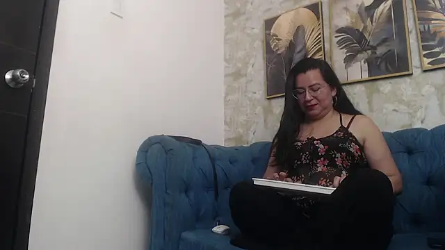 Snapshot of Helen_Novoa chatting on March 1, 2026, 6:30 pm Helen Novoa online show from March 1, 2026, 6:30 pm