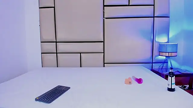 alejandra loppez online show from February 21, 2026, 7:49 pm