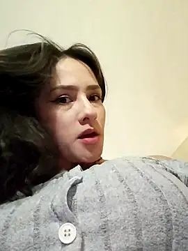 juliiaroberts online show from April 6, 2026, 3:57 am