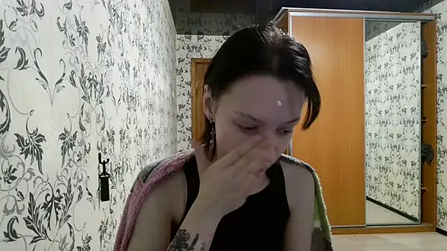 LxayBloom online show from April 16, 2026, 4:46 am