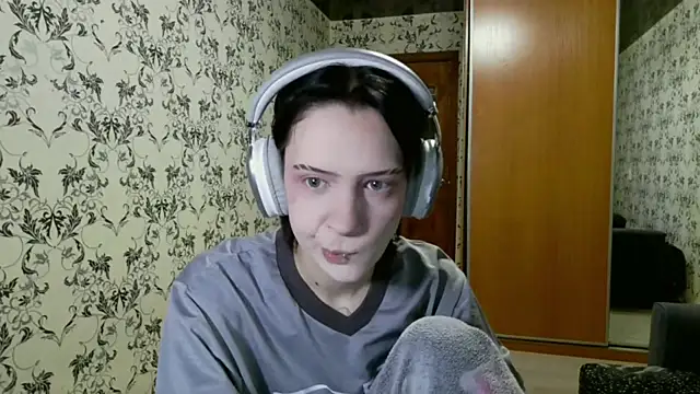 LxayBloom online show from March 17, 2026, 2:31 pm