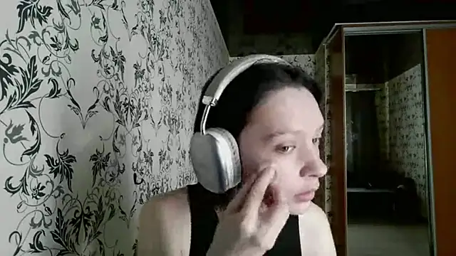 LxayBloom online show from April 1, 2026, 6:48 am