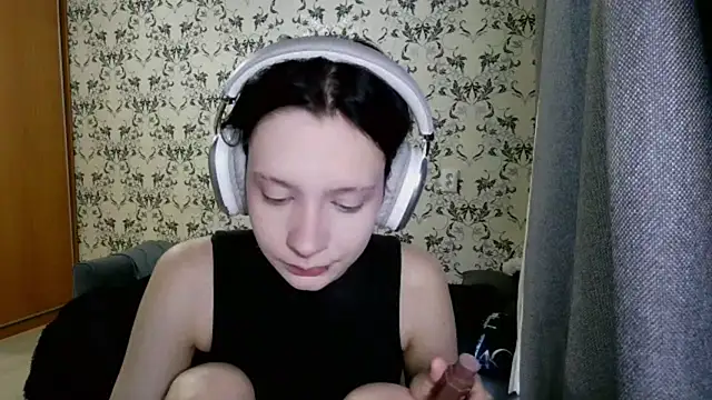 LxayBloom online show from March 4, 2026, 11:40 am