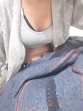 Royal Gril online show from February 9, 2026, 8:18 pm