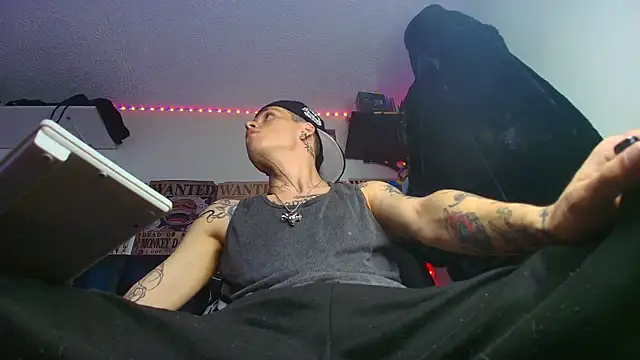 Anhony Muscle online show from April 10, 2026, 9:44 pm