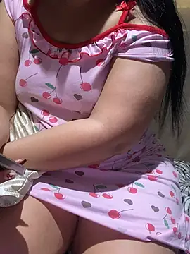 Snapshot of Lina_Velvet_ chatting on April 2, 2026, 9:05 am Lina Velvet online show from April 2, 2026, 9:05 am