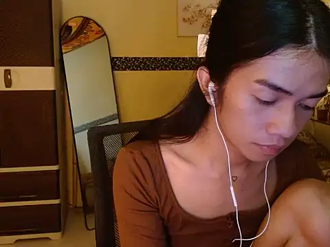 Snapshot of EnviousMaddie chatting on May 10, 2026, 6:21 pm EnviousMaddie online show from May 10, 2026, 6:21 pm