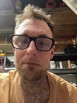 WIDBIGWHITECOCK online show from March 28, 2026, 6:14 am