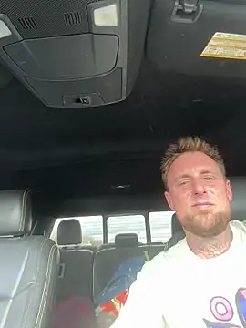 WIDBIGWHITECOCK online show from April 19, 2026, 7:38 pm