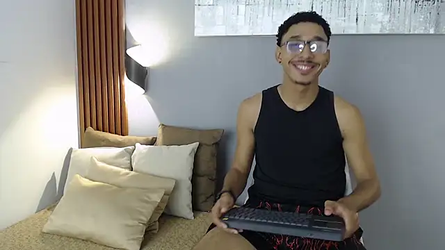 Snapshot of Julian_Dark_ chatting on February 13, 2026, 4:23 am Julian Dark online show from February 13, 2026, 4:23 am