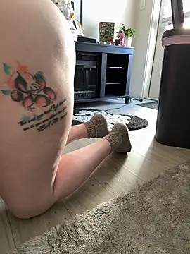 Snapshot of p0undmeharder chatting on April 3, 2026, 5:52 pm p0undmeharder online show from April 3, 2026, 5:52 pm