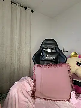 Stormi th online show from April 6, 2026, 4:46 am