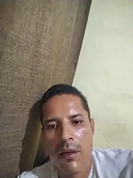Snapshot of Gracho_25 chatting on June 6, 2026, 12:27 am Gracho 25 online show from June 6, 2026, 12:27 am