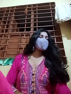 queenneha69 online show from June 12, 2026, 6:05 pm