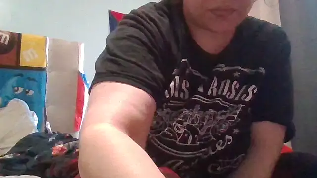 bellakay19 online show from April 18, 2026, 5:37 pm