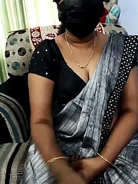 Snapshot of Tinarosy13 chatting on March 2, 2026, 6:36 am Tinarosy13 online show from March 2, 2026, 6:36 am