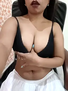 Hot Twinkle online show from April 10, 2026, 7:26 am