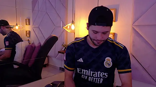 Snapshot of AndyKnoxx chatting on March 3, 2026, 8:05 pm AndyKnoxx online show from March 3, 2026, 8:05 pm