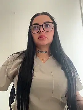 Mia  Bloom online show from May 6, 2026, 12:31 pm