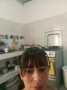 ilairahot online show from February 6, 2026, 2:46 pm