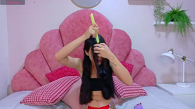 AmberStonne   online show from April 9, 2026, 2:57 am