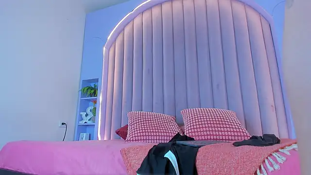 AmberStonne   online show from February 20, 2026, 2:52 am