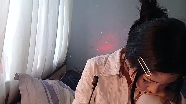 AprilOnilll online show from January 7, 2026, 7:35 am