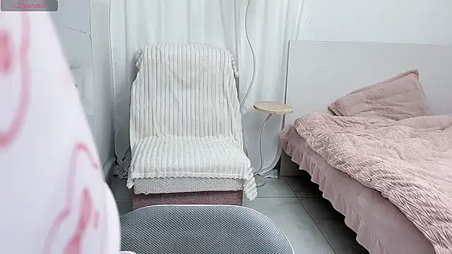  xiaoxinxin  online show from April 4, 2026, 3:18 pm