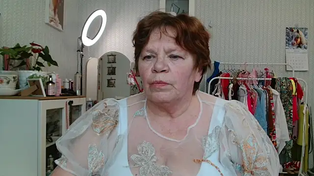 Kleo doll  online show from February 21, 2026, 12:29 pm