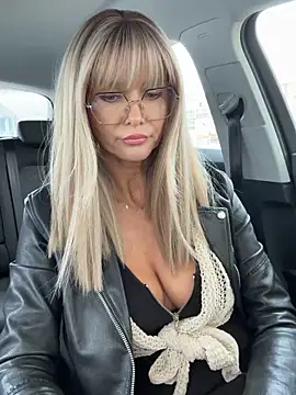 NaughtyNinky online show from April 11, 2026, 6:32 am