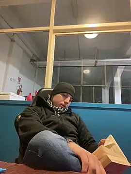 allee2206 online show from March 29, 2026, 9:05 pm