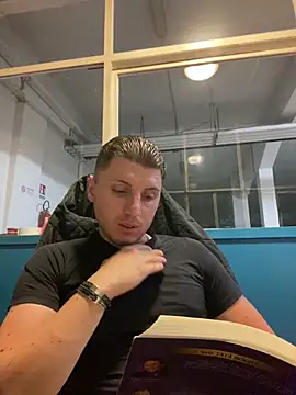 allee2206 online show from April 23, 2026, 8:43 pm