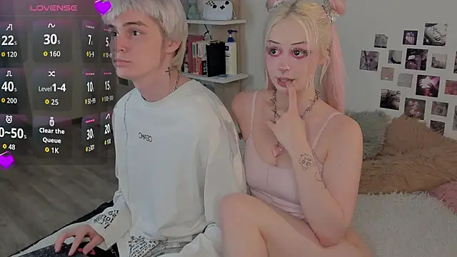 SweetheartsFriends online show from July 10, 2026, 7:03 pm