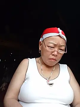 Snapshot of Agnes-baby chatting on July 15, 2026, 1:01 am Agnes-baby online show from July 15, 2026, 1:01 am