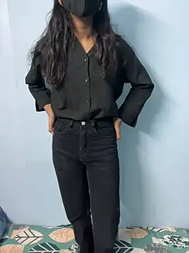 HotxAnamika online show from March 1, 2026, 4:23 am