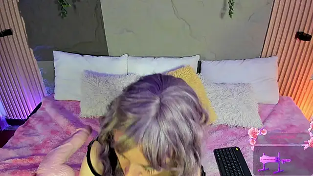 Emmayourgirl online show from March 21, 2026, 9:30 pm