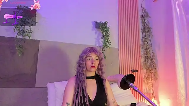 Emmayourgirl online show from May 8, 2026, 2:43 pm