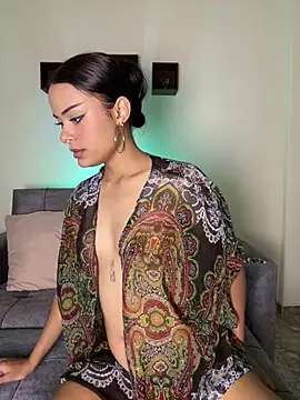 Iam Lyan  online show from May 30, 2026, 10:15 pm