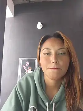 Velvet Moon33 online show from April 12, 2026, 6:44 pm